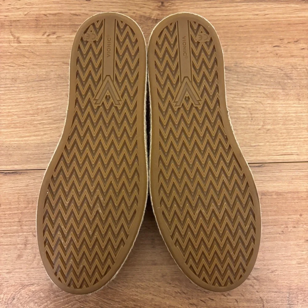 VIONIC Bay Suede Boat Shoes Sand Tan Brown Women Size 7 Slip On Casual Comfort